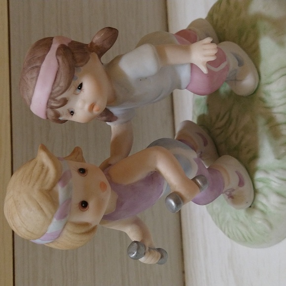 Vintage 1992 Enesco Sisters & Best Friends Figurine - Picture 2 of 4